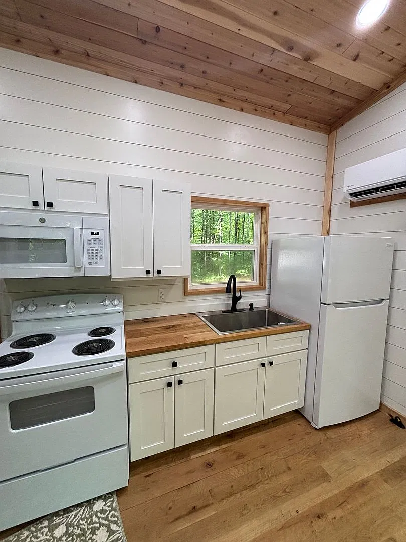 Cozy, Modern Tiny Home with Wrap-Around Porch - All-Inclusive Living in the Heart of Rutledge — Photo 3