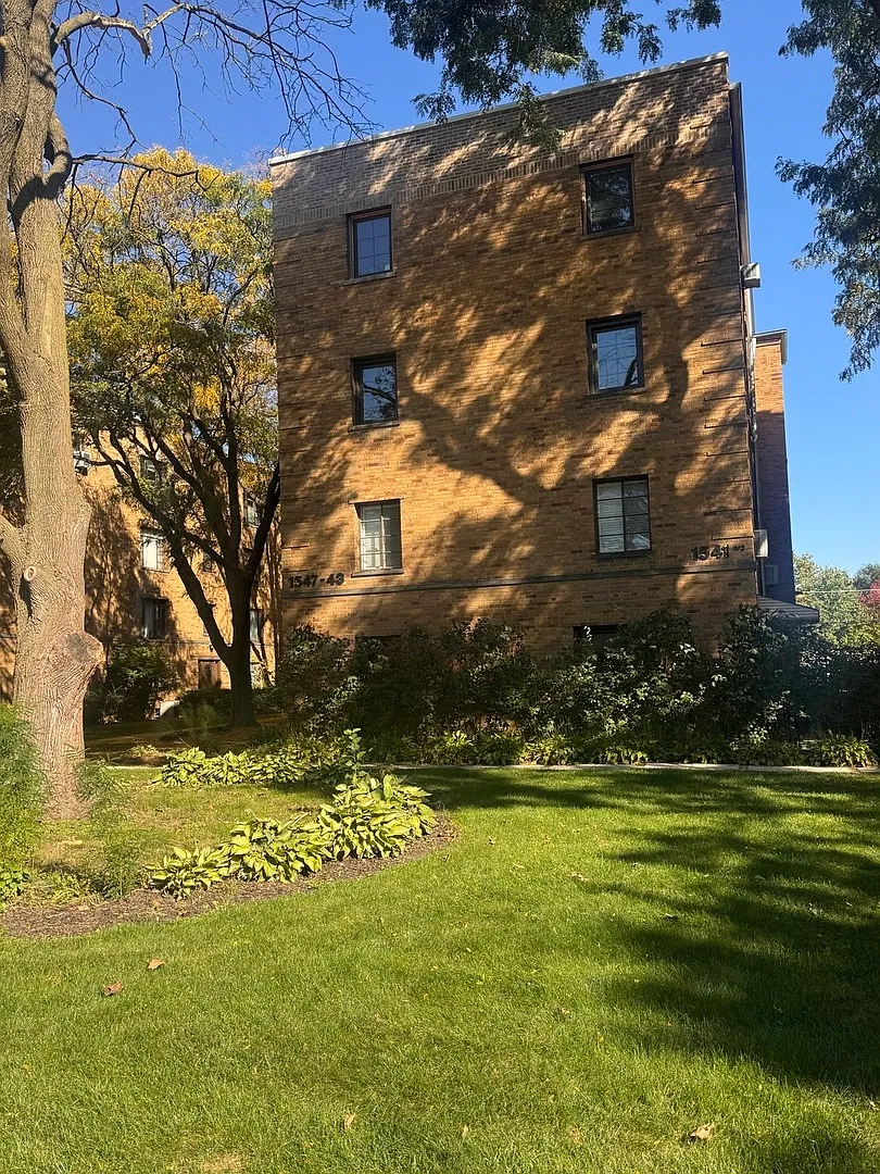 2 bed, 1.0 bath, 700 sqft, $1,950 — Photo 3
