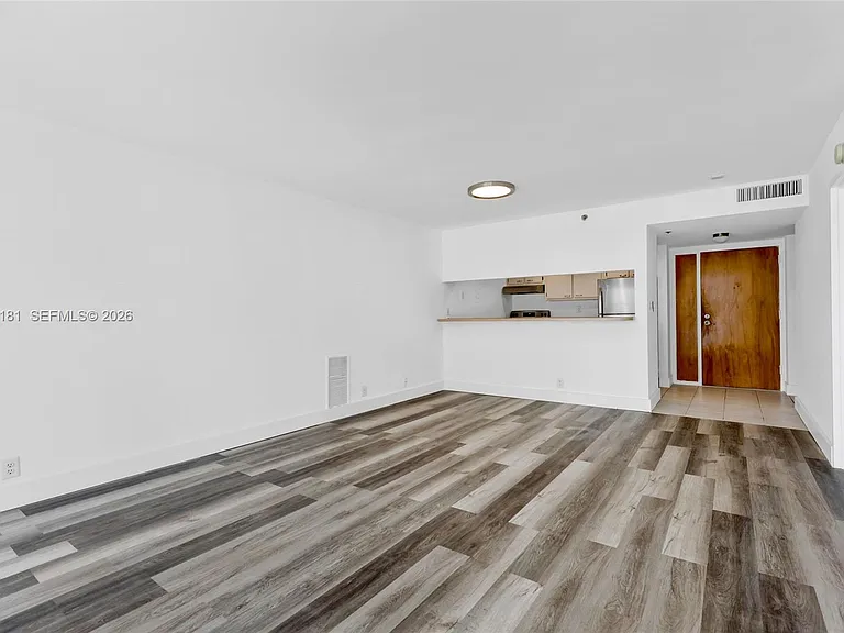 7601 E Treasure Dr #506 — Photo 4