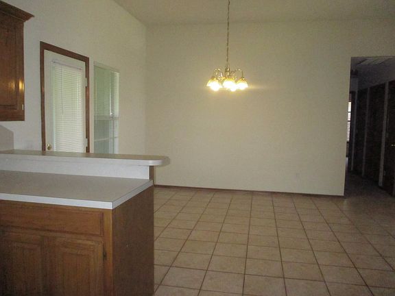 4th image of 832 SE 38th St