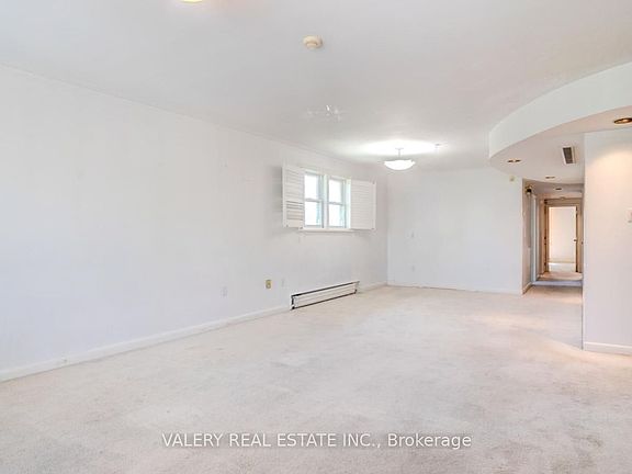 4th image of 47 Ranleigh Ave #301