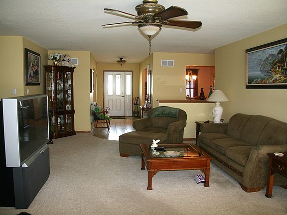 3rd image of 1828 Yorktown Dr
