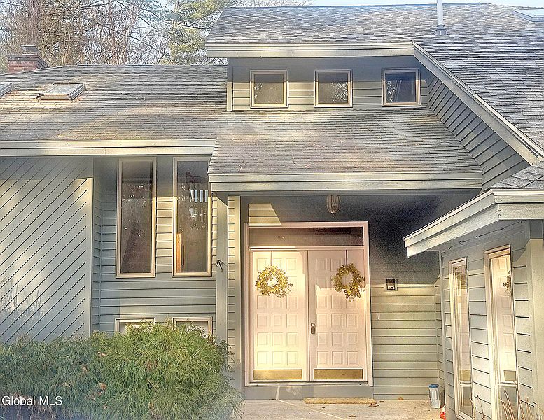 2nd image of 4 Van Court