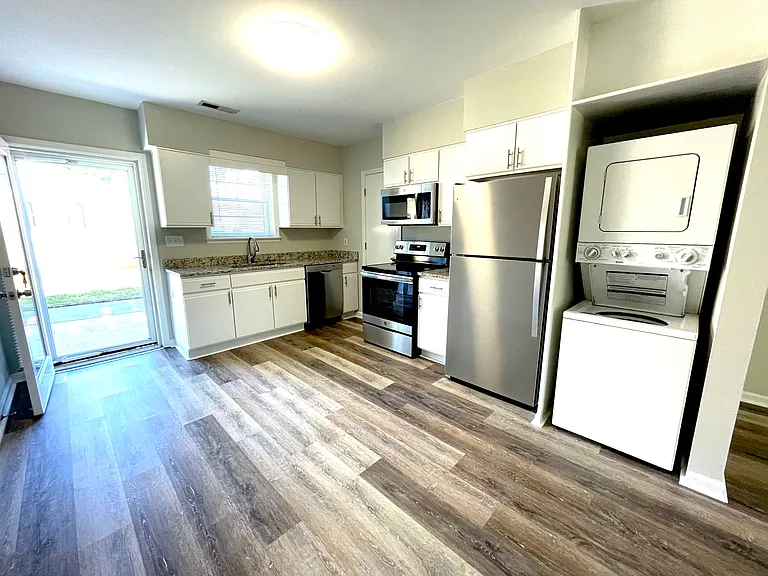 226 Myrtle Ave — Photo 2