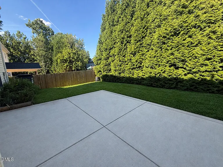 220 Milpass Dr — Photo 19