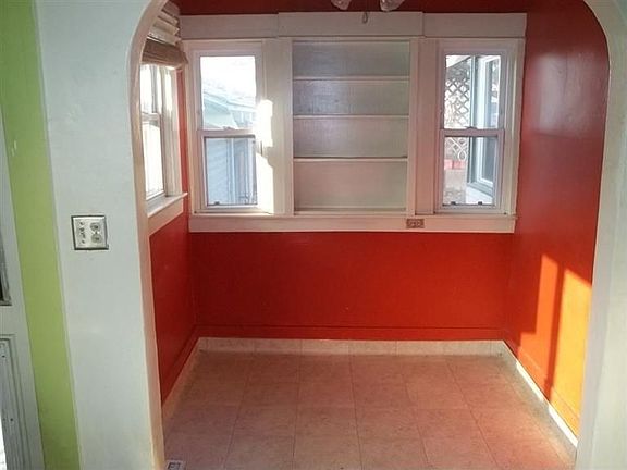 4th image of 1387 N Vagedes Ave
