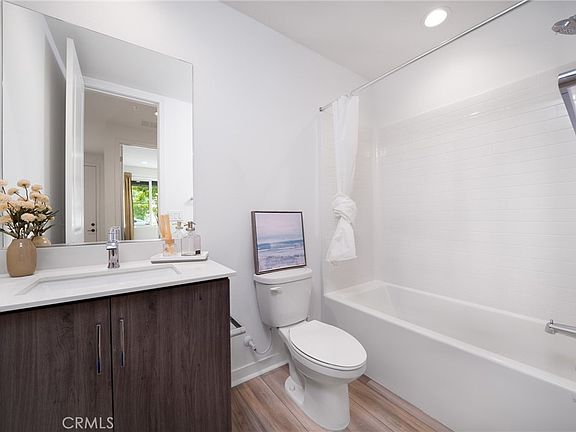 4th image of 211 Baluster