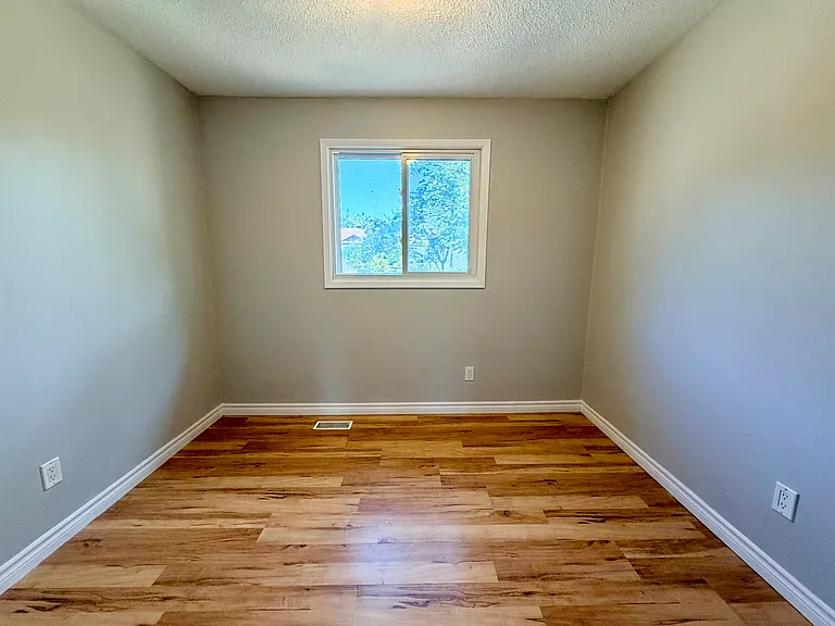 1095 Mississaga St W #126 — Photo 19