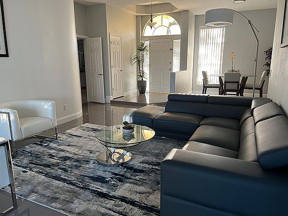4th image of 10426 Nightengale Dr