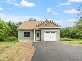 572 Pleasant St, Athol, MA 01331