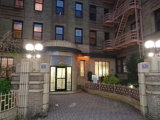 Sold by Thomas Lipovetsky, LREB | media 15