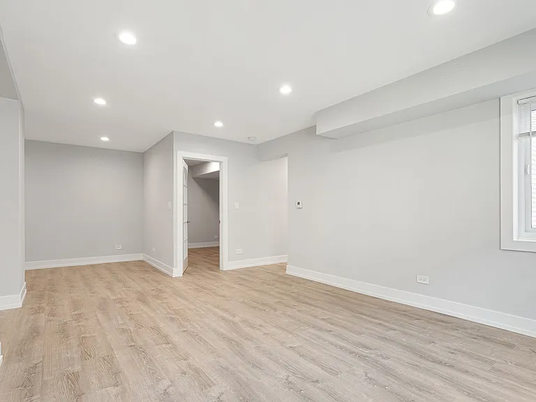 2330 W Lunt Ave #401 — Photo 13