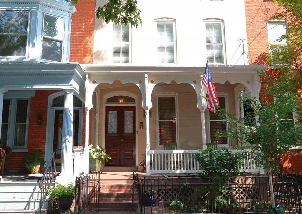 1st image of 515 W Chestnut St