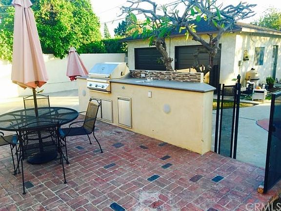 Built In Barbecue, Beautiful Bricked Patio