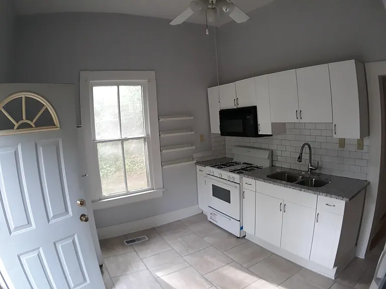 459 Glenwood Ave SE #A — Photo 3