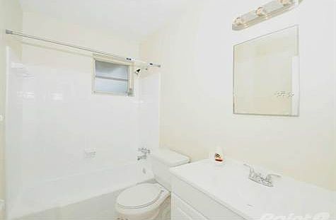 4th image of 670 NW 38th Ave