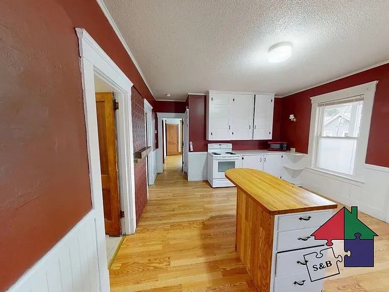 246 S Main St — Photo 2