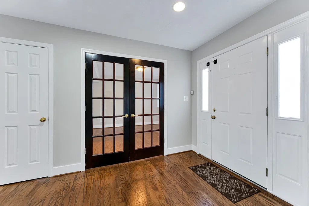 4 bed, 2.5 bath, 2219 sqft, $3,300 — Photo 2