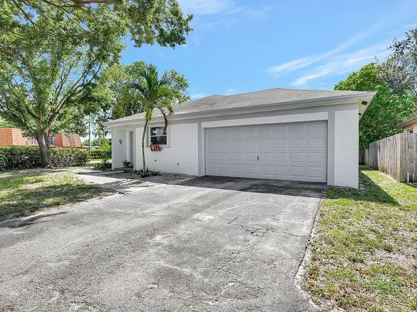1077 SW 120th Ave, Davie, FL 33325