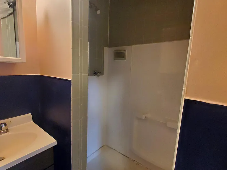 225 Roup Ave #24 — Photo 8