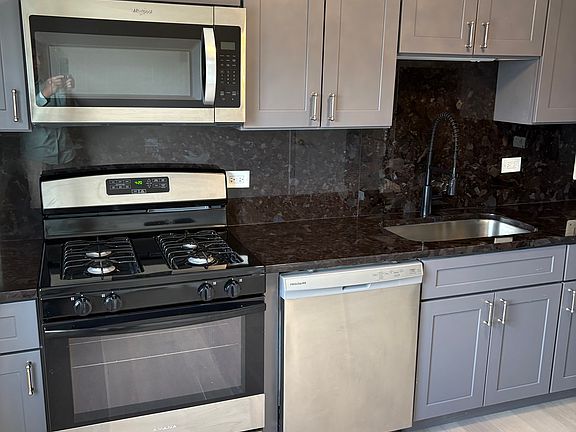 2nd image of 1287 Brown St