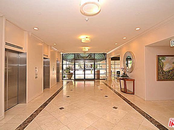 2nd image of 600 W 9th St APT 207