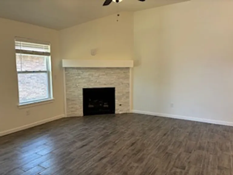 18212 Austin Ct — Photo 4