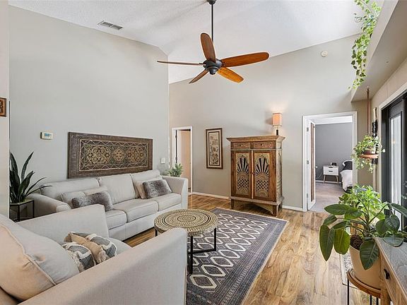 4th image of 2000 Donegan Pl