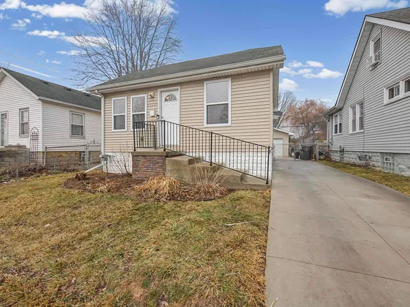 22607 Maxine St, Saint Clair Shores, MI 48080