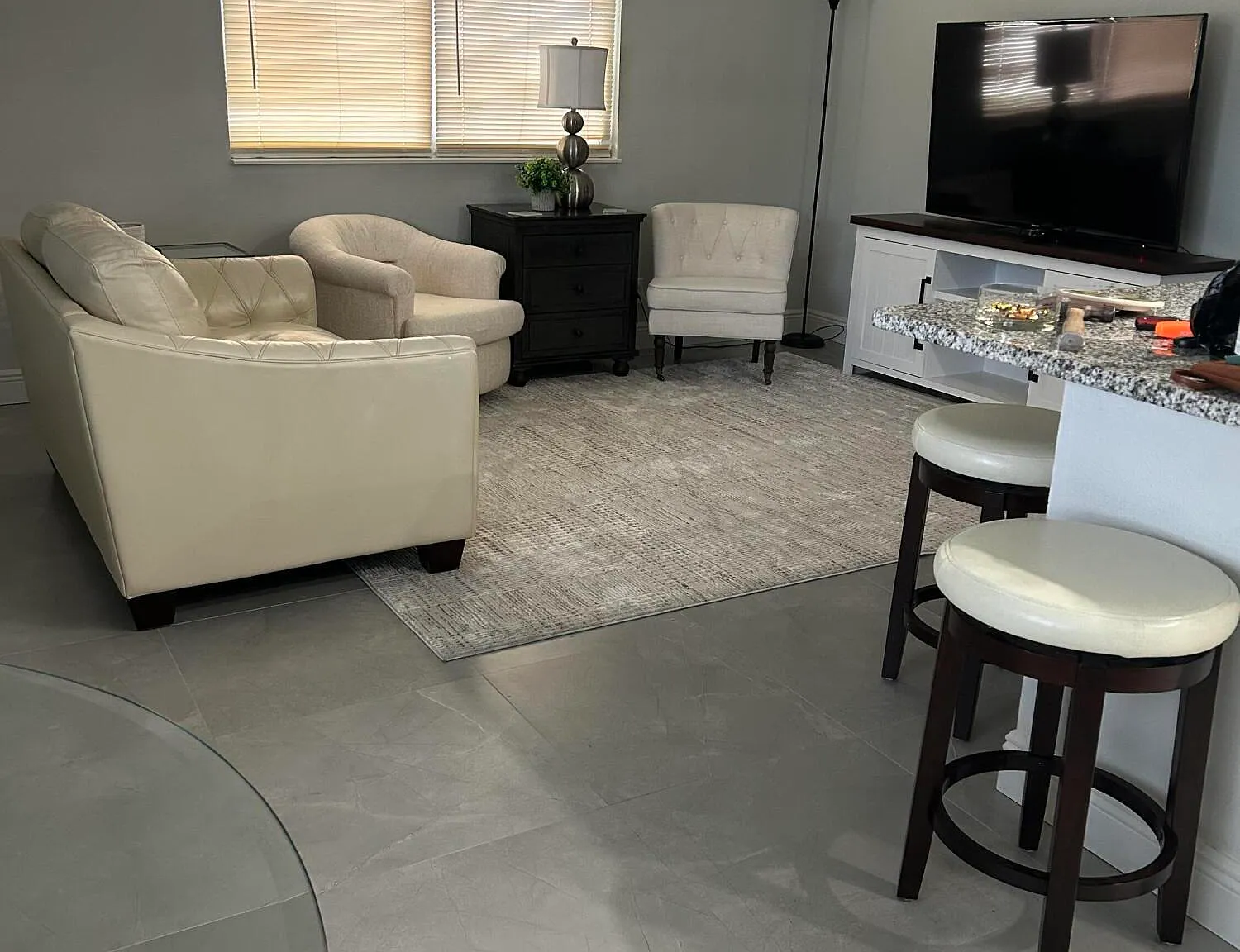 1 bed, 1.5 bath, 720 sqft, $1,800 — Photo 2