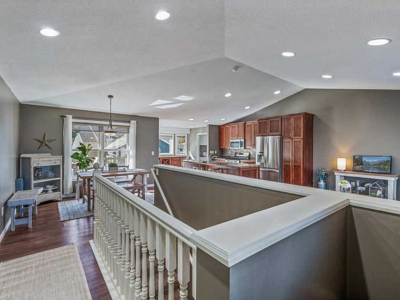 5th image of 236 Balsam Dr