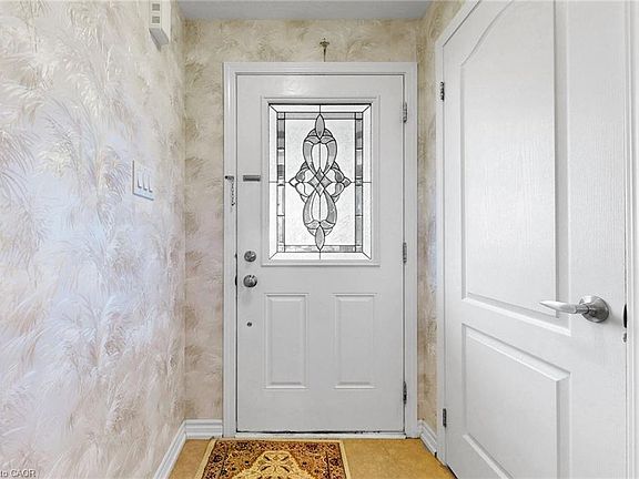 5th image of 17 Leblanc Cres