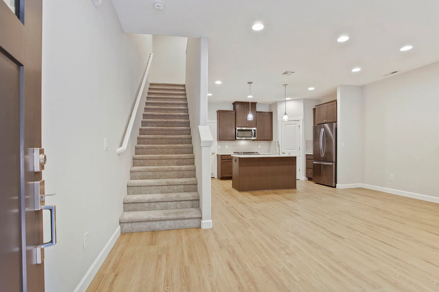 3 bed, 2.5 bath, 1472 sqft, $2,495 — Photo 3