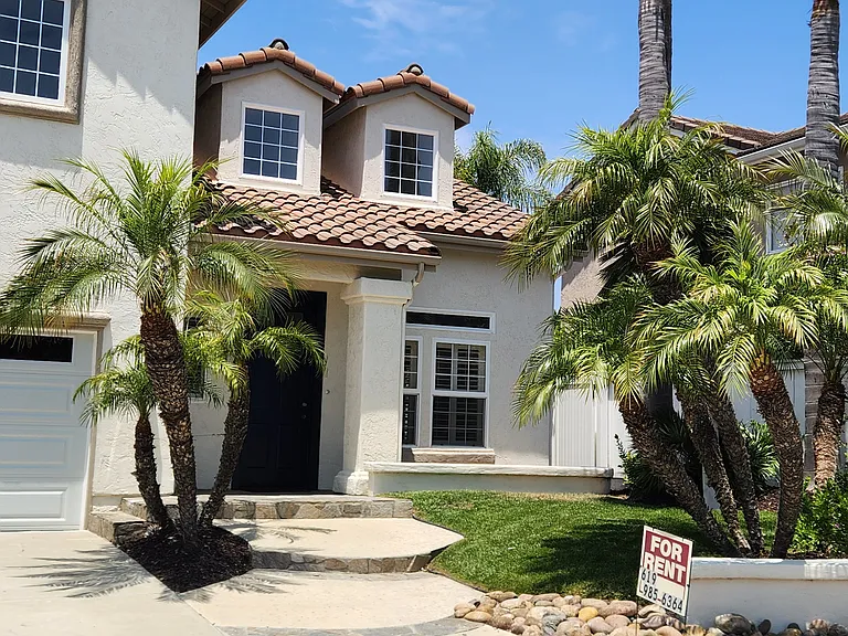 2246 Levante St — Photo 3