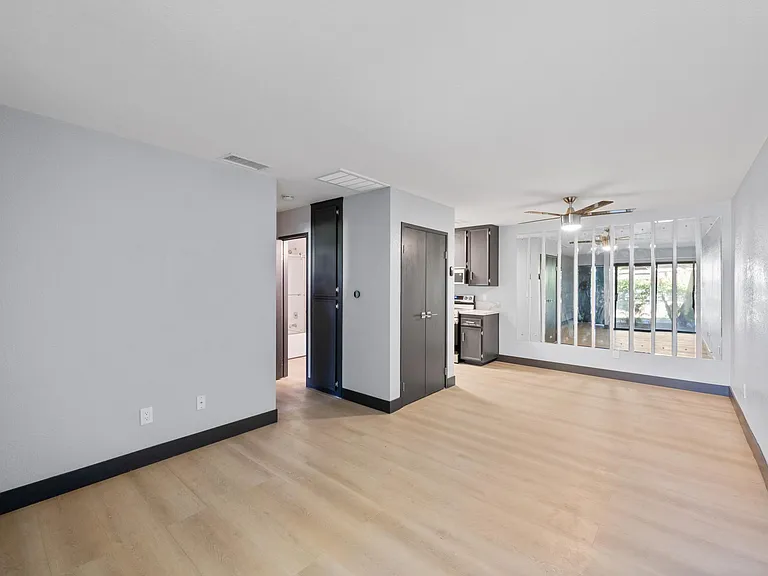 2822 N Auburn Ct #112 — Photo 4