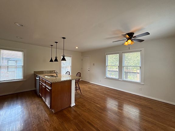 3rd image of 271 E Hollywood Ave #271
