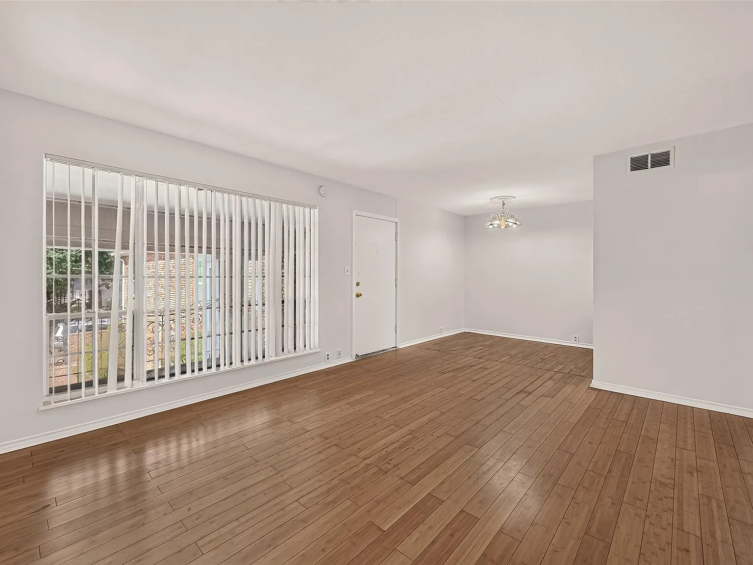 1 bed, 1.0 bath, 686 sqft, $1,300 — Photo 4