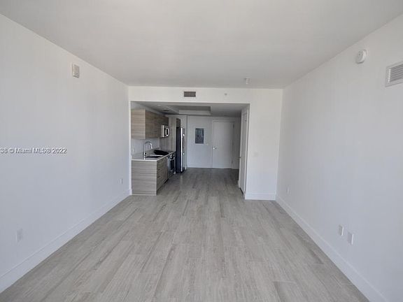 4th image of 121 NE 34th St #1655