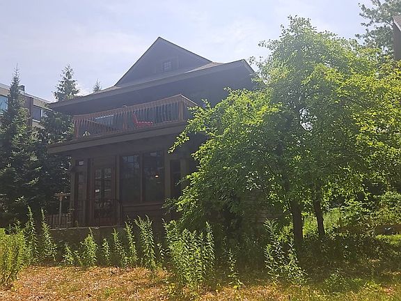 2nd image of 928 Franklin Ter