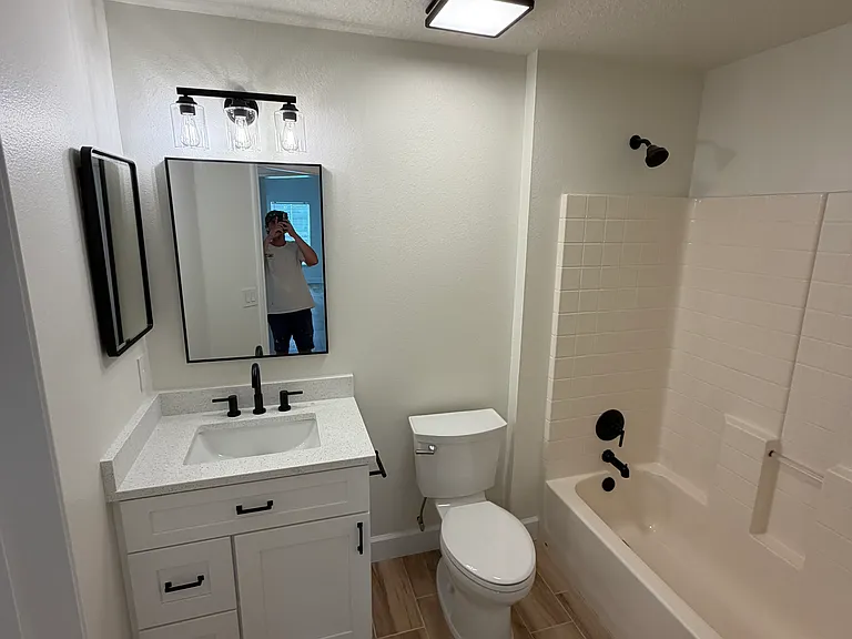 2921 Blackburn Ave — Photo 10