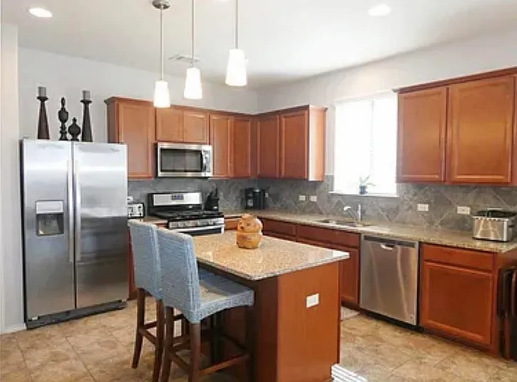 4 bed, 1948 sqft, $2,200 — Photo 2