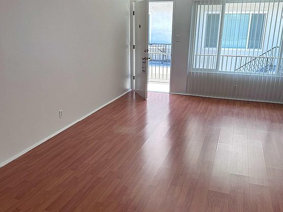 5th image of 1115 Highland Oaks Dr APT 19
