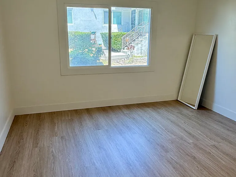 1670 Amberwood Dr #B — Photo 17
