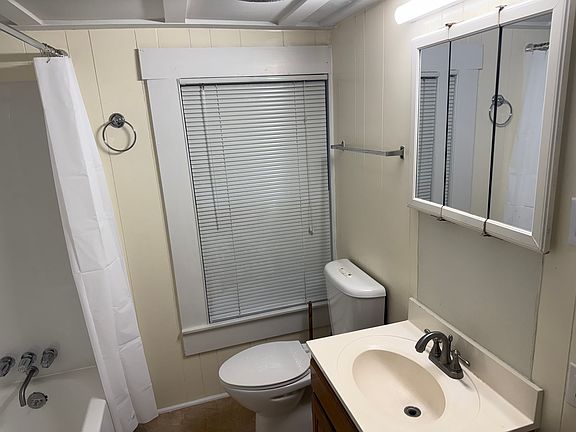 2nd image of 606 Whiting Ave APT 3