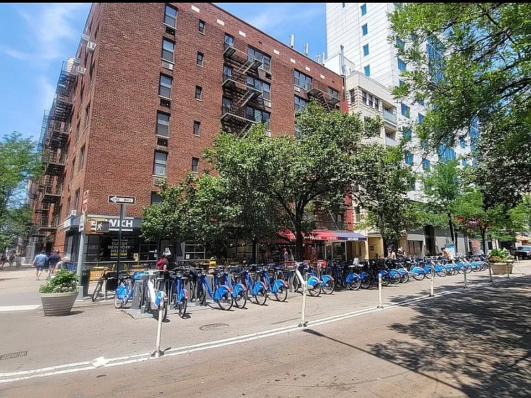 34 E 11th St #4B — Photo 12
