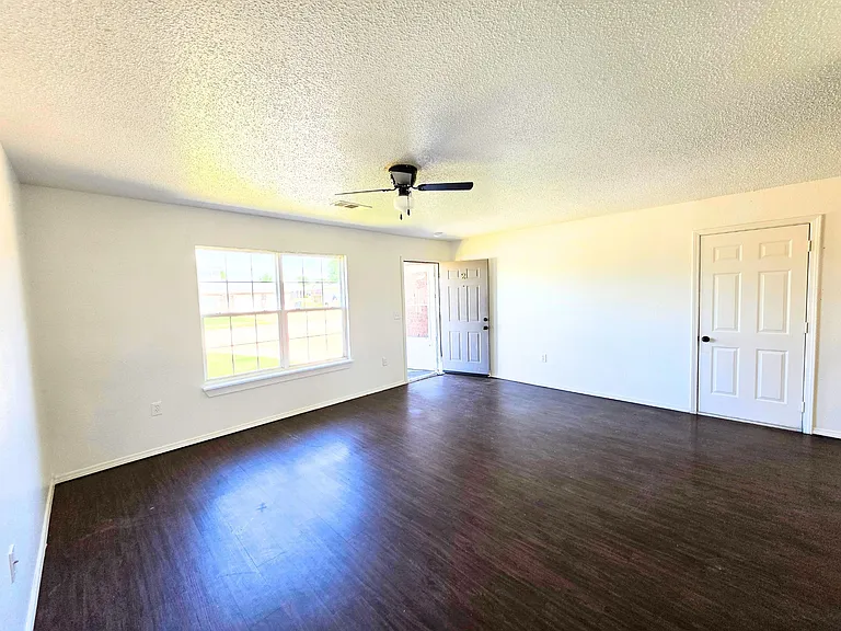 3501 SW Victoria Pl #2 — Photo 3