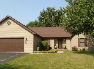 1128 Pickwick Dr, Rochelle, IL 61068