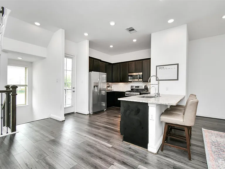 11012 Mikula Dr — Photo 47