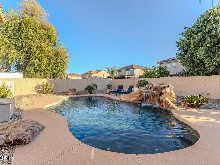 10617 W Daley Ln — Photo 29