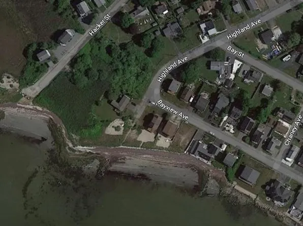 60 Highland Ave, Fairhaven, MA 02719